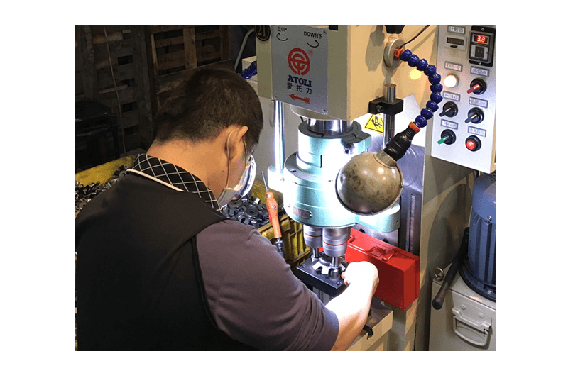 多軸型油壓鉚釘機-大圖2.png
