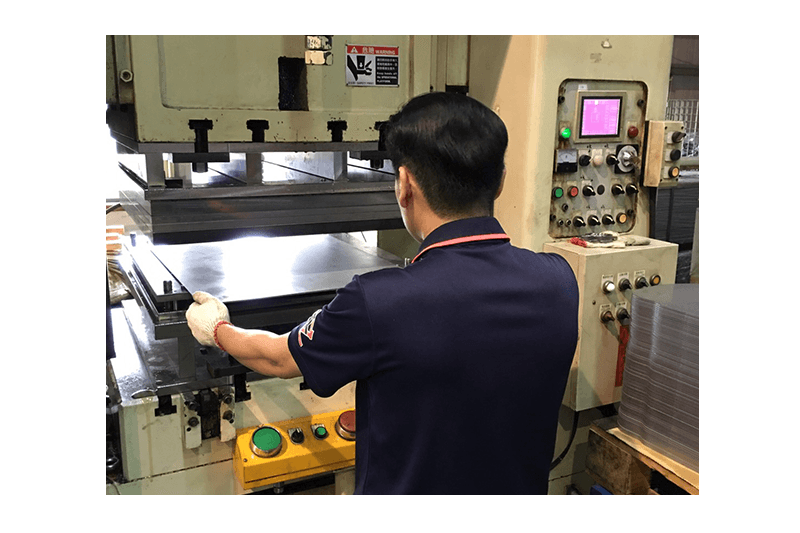 冷緞沖床機-大圖2.png